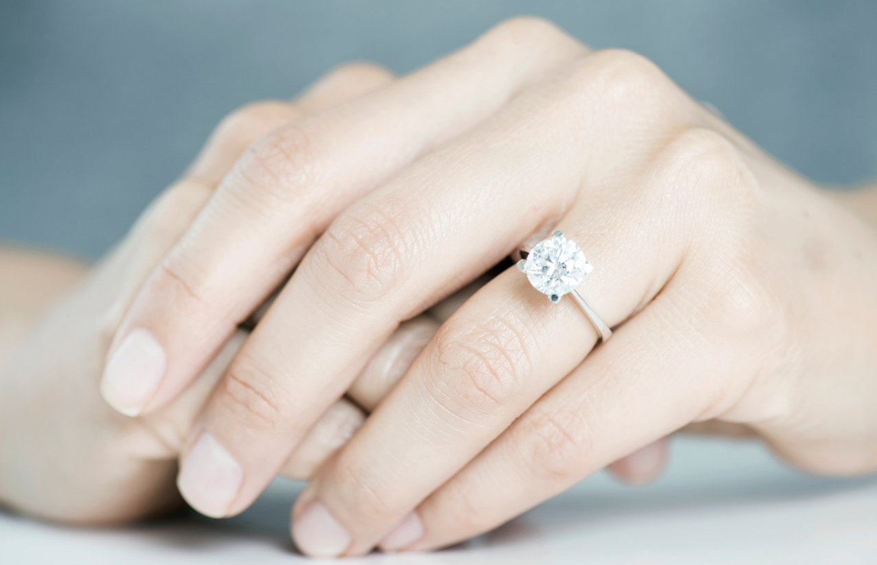 Buying your engagement ring at an online auction